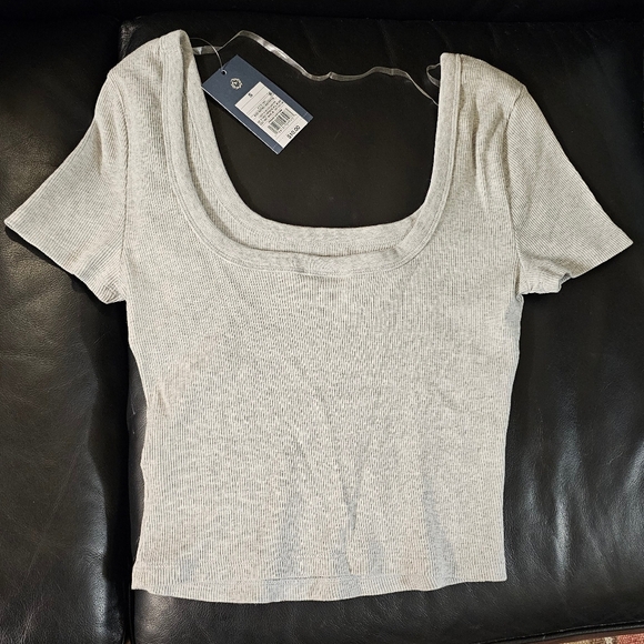 Universal Thread Scoop Neck Ribbed Grey Fitted Crop T-Shirt Size Small NWT - Picture 2 of 6
